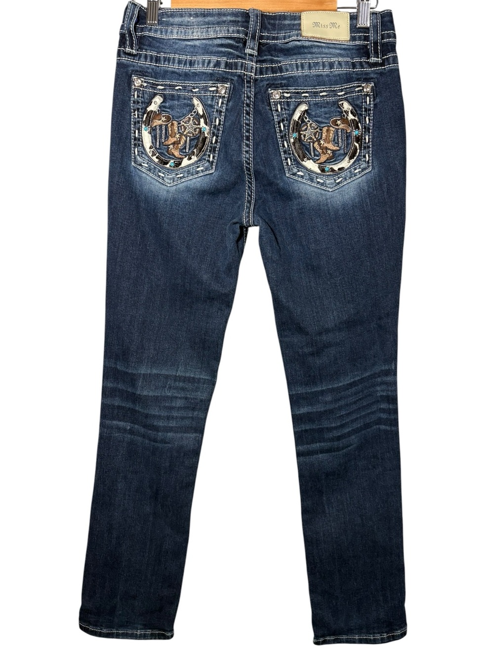 MISS ME | Mid-Rise Straight Stretch Dark Wash Jean 28 Horseshoe Cowboy Boots Hat - Picture 12 of 16